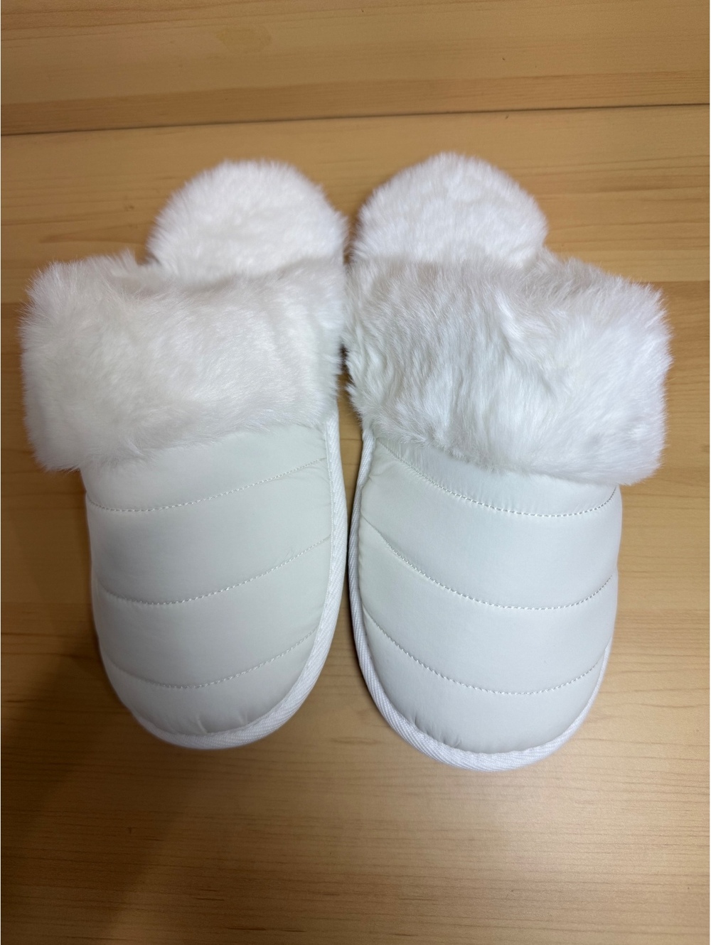 White Fuzzy Memory Foam Slippers Size 9-9.5